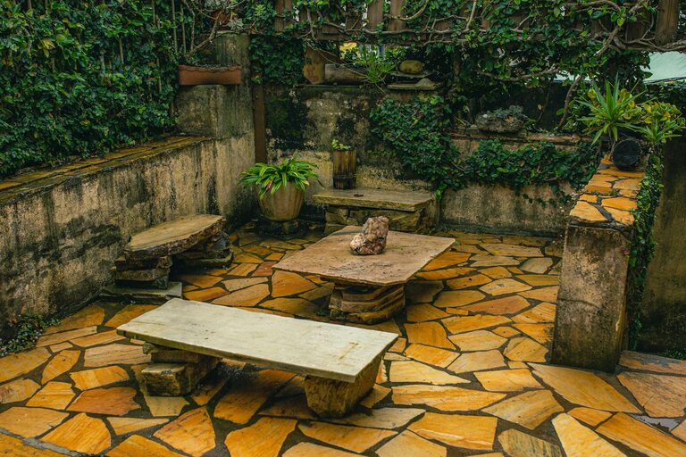 Tips for Creating a Cozy and Inviting Outdoor Living Space in Your Backyard