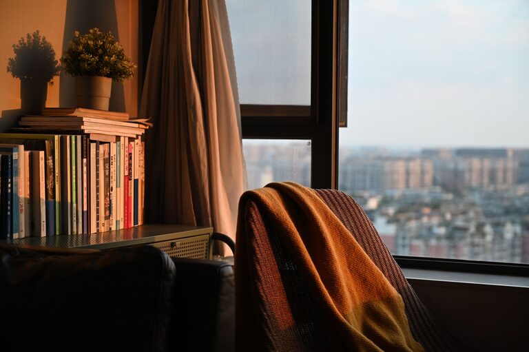 How to Create a Cozy Reading Nook at Home: Tips and Ideas